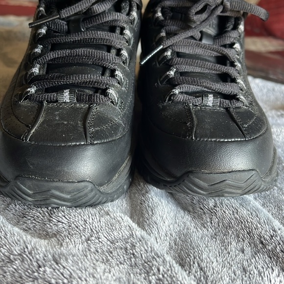 Skechers women’s work shoe - Picture 4 of 8